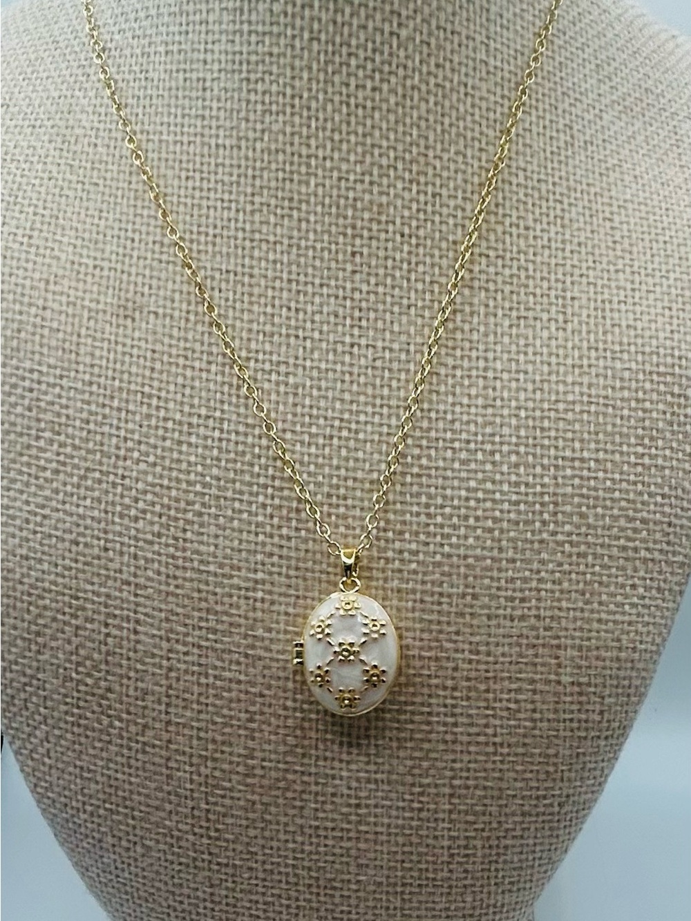 Gold Oval Floral enamel handmade gold filled Locket Necklace - Women Jewelry